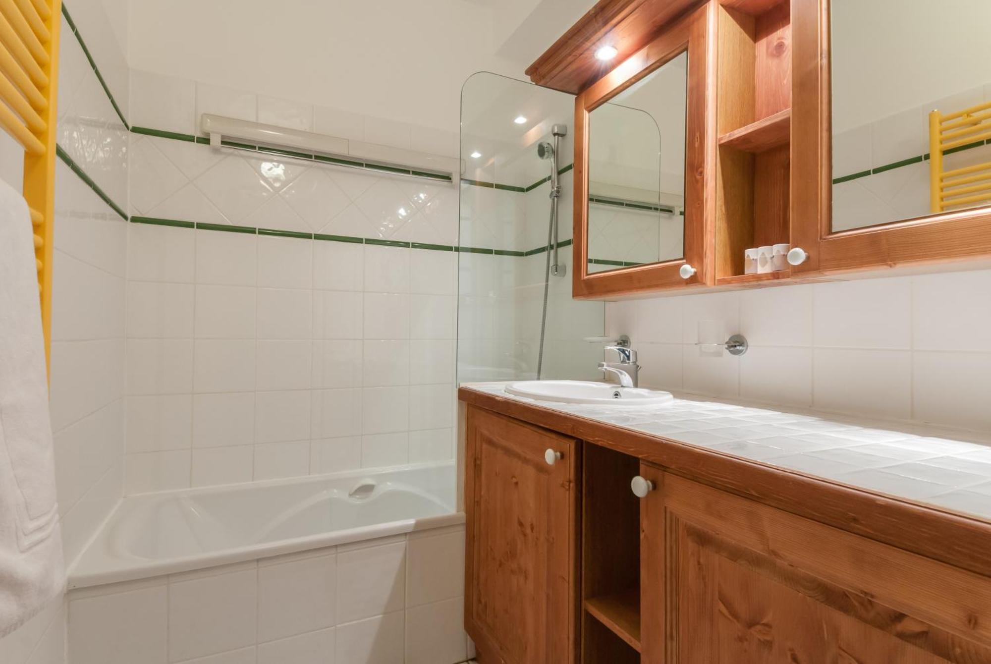 Three-Bedroom Apartment Balcony,1445047666:JPEG